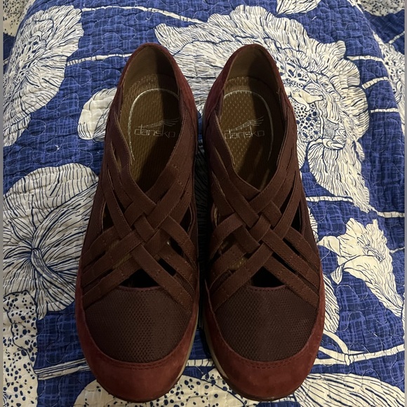 Women’s Dansko Slip Ons Size 37 Like New - Picture 1 of 5